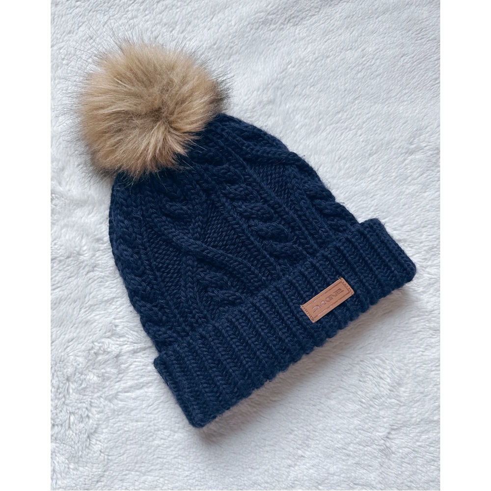 Dakine | Kelsey Merino Cable Knit Beanie